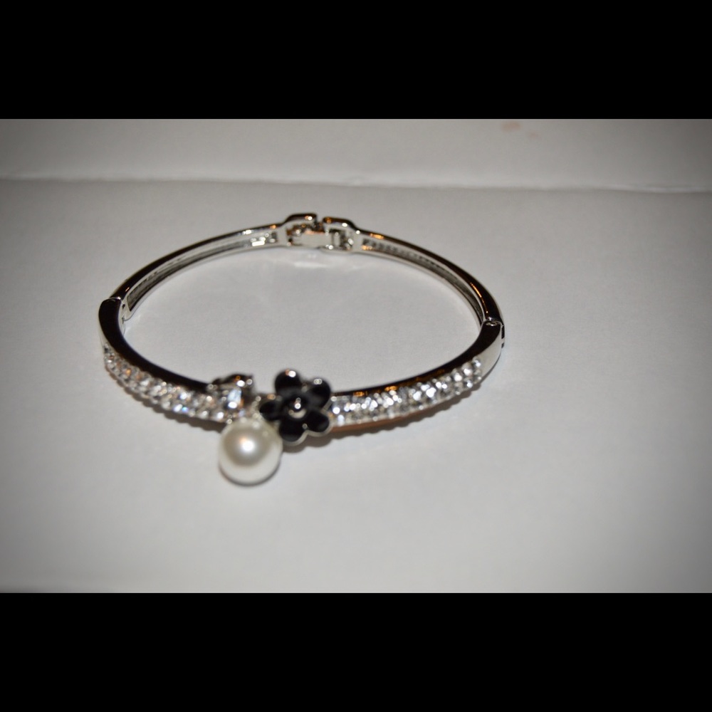 Beautiful Pearl Bracelet!